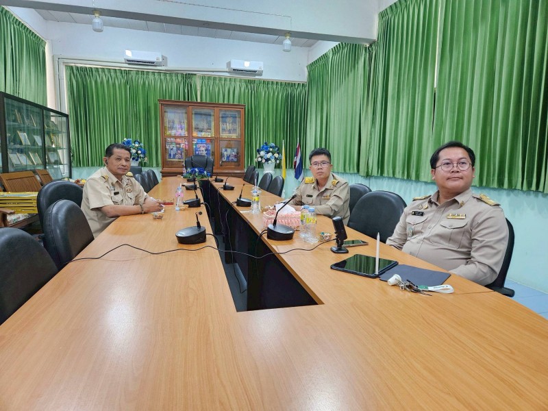 นายอรรถพงษ์  พลนิกร ผู้อำนวยการโรงเรียน พร้อมด้วยคณะรองผู้อำนวยการ เข้าร่วมการประชุมเครือข่ายส่งเสริมประสิทธิภาพการจัดการศึกษาโรงเรียนเฉพาะความพิการ สำหรับบุคคลที่มีความบกพร่องทางสติปัญญา ครั้งที่ 3/2568