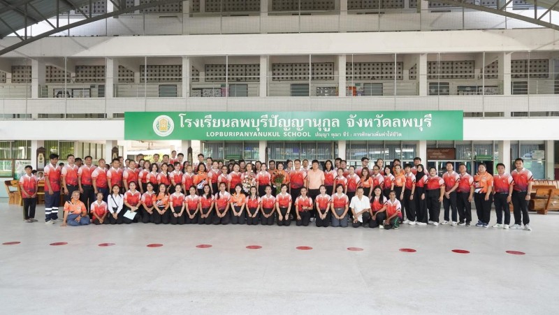 แสดงความยินดีกับ คุณครูสุนารี  นุ่นโต เนื่องในโอกาสย้ายกลับภูมิลำเนา ปฏิบัติหน้าที่ ณ โรงเรียนบ้าน กม.2 สำนักงานเขตพื้นที่ประถมศึกษาเพชรบูรณ์ เขต 1 จังหวัดเพชรบูรณ์