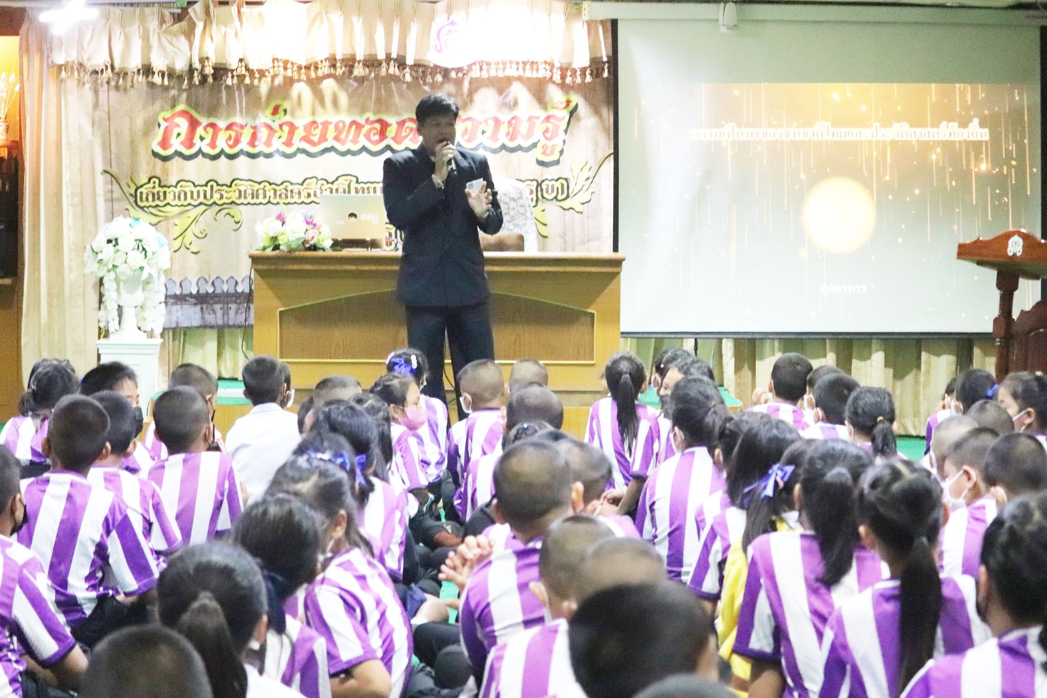 การจัดกิจกรรมการเรียนรู้เกี่ยวกับประวัติศาสตร์ชาติไทย เพื่อให้นักเรียนเกิดความตระหนักรู้ถึงความสำคัญของชาติ สร้างความภาคภูมิใจในความเป็นไทย ส่งเสริมให้เกิดความรักความสามัคคีให้กับเยาวชนของชาติ