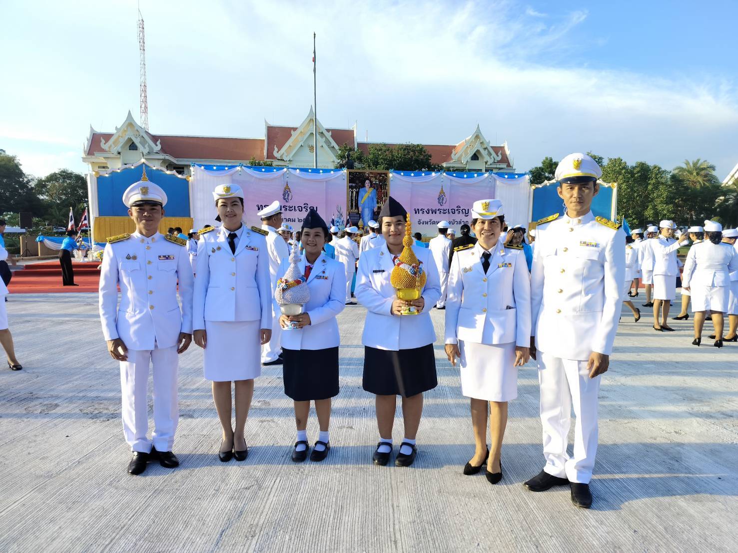 ร่วมพิธีวางพานพุ่มจุดเทียนชัยถวายพระพรสมเด็จพระนางเจ้าสิริกิติ์
