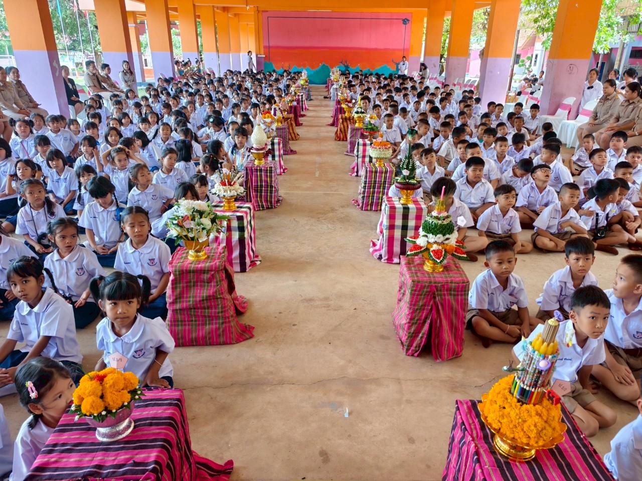วันที่ 12 มิถุนายน 2568 โรงเรียนอนุบาลเขาสวนกวาง จัดพิธีไหว้ครู ประจำปีการศึกษา 2568 นำโดย ดร.สวัฒน์ วงศ์หมั่น ผู้อำนวยการโรงเรียนเพื่อให้นักเรียนระลึกถึงพระคุณครู ปลูกฝังความกตัญญูกตเวที  สร้างความสัมพันธ์ที่ดีคุณครูกับลูกศิษย์