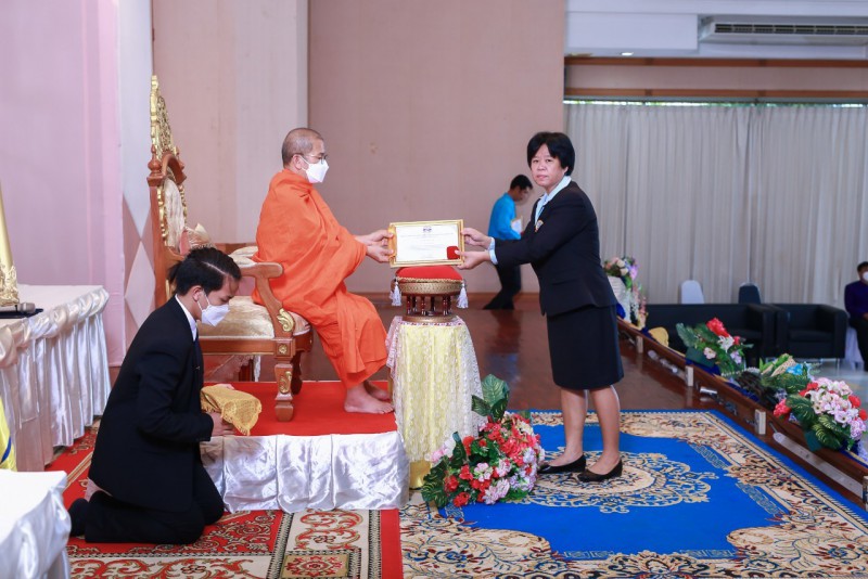 วันที่ 28 สิงหาคม 2565 โรงเรียนวัดแม่กะ นำโดย  นางสาวศิริยา  อินทกาโมทย์ ผู้อำนวยการโรงเรียนวัดแม่กะ  เข้ารับมอบเข็มเชิดชูเกียรติและใบประกาศเกียรติคุณต้นแบบคนดีศรีแผ่นดิน  พร้อมด้วย  นางณพิชญา  นิติคุณชัย นางสาวศศิประภา  ชมถิ่น นางสาวเยาพา  มาน้อย  รับมอบ