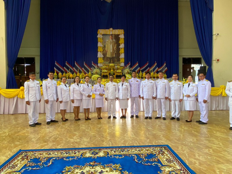 พิธีวางพวงมาลา เพื่อน้อมรำลึกในพระมหากรุณาธิคุณ เนื่องในวันคล้ายวัน พระบรมราชสมภพ พระบาทสมเด็จพระบรมชนกาธิเบศร มหาภูมิพลอดุลยเดชมหาราช บรมนาถบพิตร วันชาติ และวันพ่อแห่งชาติ 5 ธันวาคม 2565