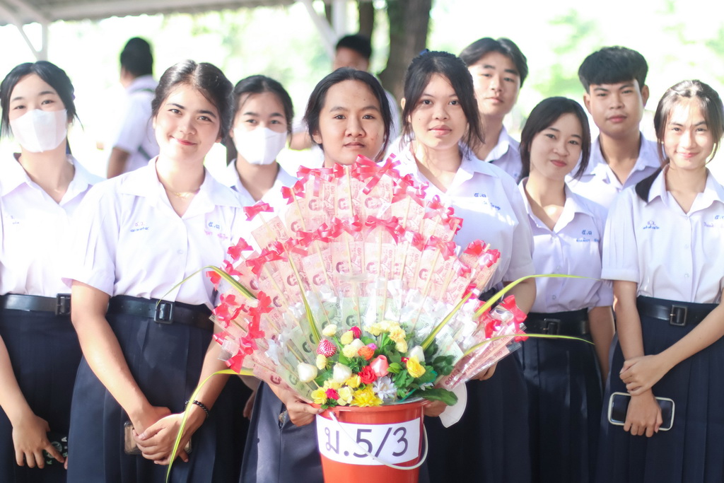 บรรยากาศงานทอดผ้าป่าการศึกษา เพื่อสร้างโรงอาหาร โรงเรียน​ชาติตระการ​วิทยา