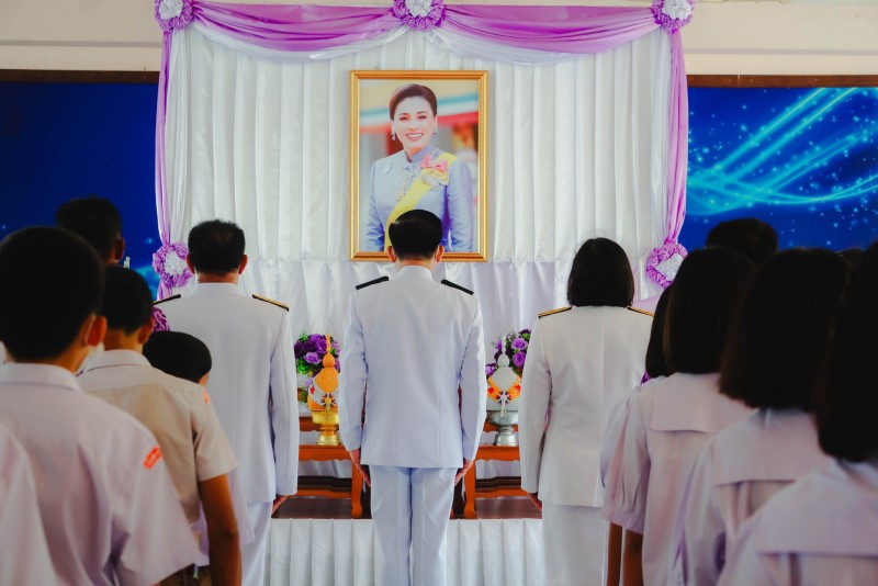 พิธีถวายเครื่องราชสักการะ วางพานพุ่ม และถวายพระพรชัยมงคล