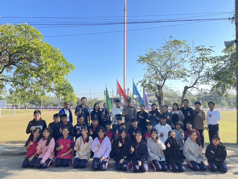 ตำรวจภูธรเพชรบูรณ์ให้ความรู้เรื่องการสวมหมวกกันน็อกและกฎจราจร