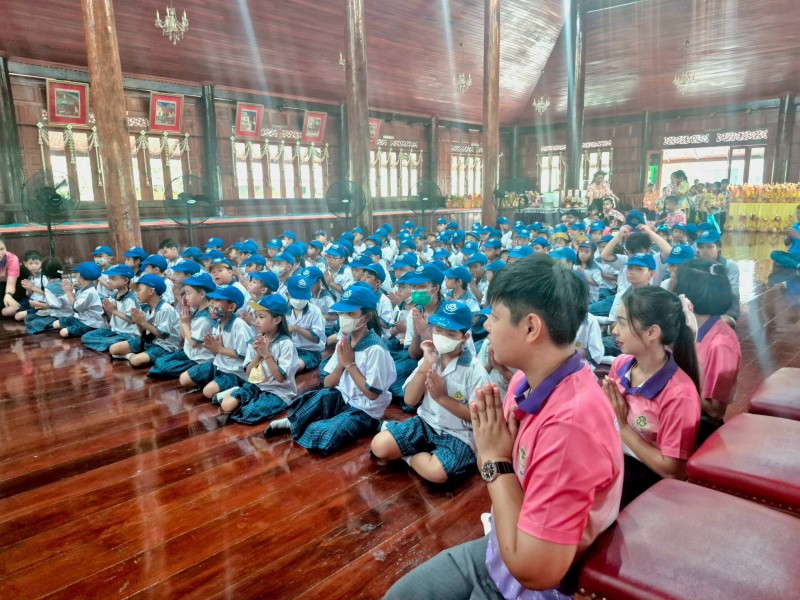 กิจกรรมถวายเทียนพรรษา ณ วัดสุวรรณาราม  ปีการศึกษา 2568